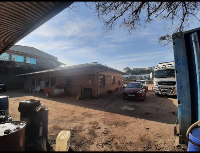 1,660M² INDUSTRIAL YARD TO LET IN WESTMEAD